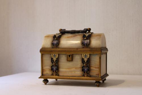 MOBILIER & OBJETS D'ART - Mobilier ancien, pendule estimation. Ventes aux enchères mobilier estampillé, pendule, objet d'art. Expertise de vos meubles d'époque, pendules, objets d'art, vases